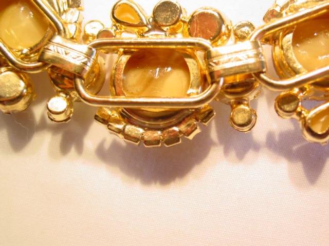 Stunning Wedding Cake Aurora Borealis and Beige D&E (Juliana) Parure - Image 3