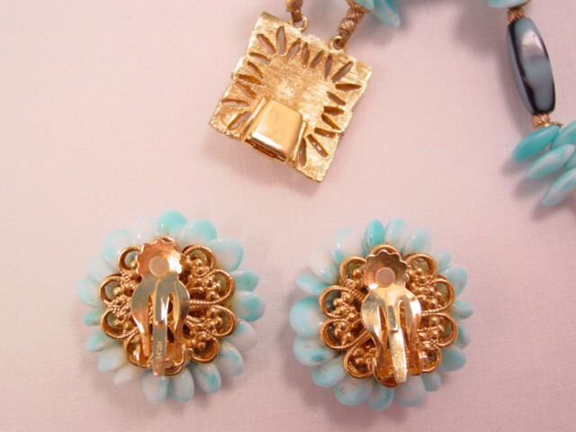 Fantastic Light Blue and Black Glass Necklace and Earrings Set - Image 4