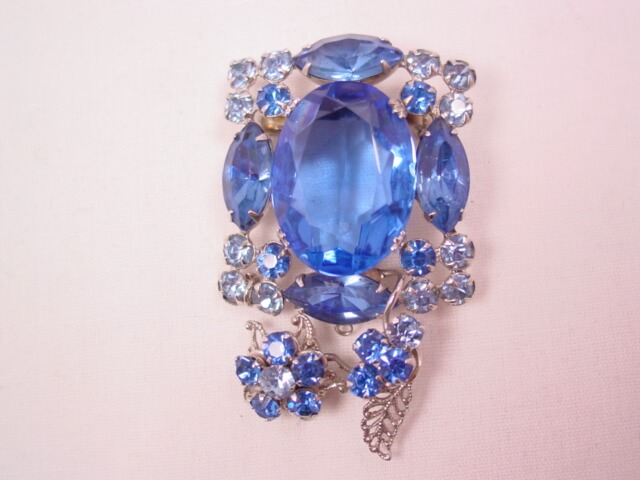 Light Blue Square Rhinestone and Filigree Leaf Pin and Earrings Set - Image 2