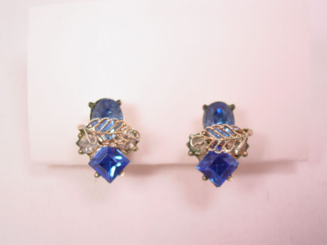 Light Blue Square Rhinestone and Filigree Leaf Pin and Earrings Set - Image 3
