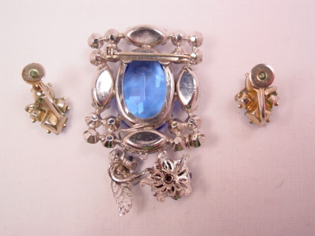 Light Blue Square Rhinestone and Filigree Leaf Pin and Earrings Set - Image 4