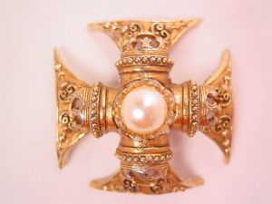 Florenza Etruscan-Style Maltese Cross Pin