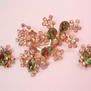 *Spectacular Beau Jewels Green and Crinkle Aurora Borealis Pin and Earrings Set
