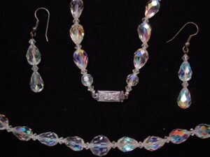 Elegant Single-Strand Pear-Shaped Aurora Borealis Necklace and Earrings
