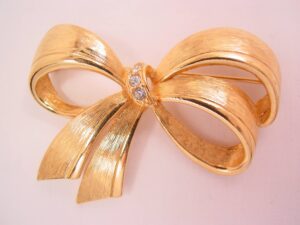 Goldtone Avon Bow Pin