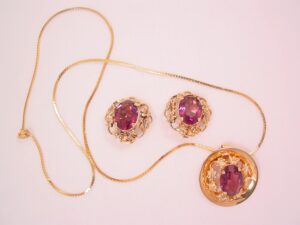 Brilliant Amethyst-Colored Rhinestone and Ivy Necklace and Earrings Set