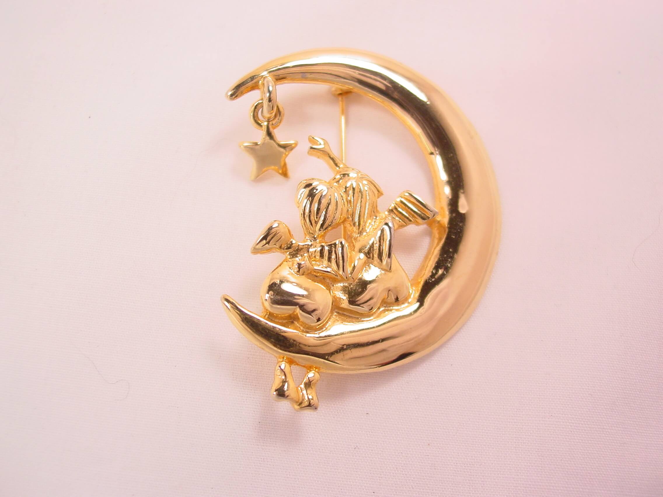 Reach for the Stars Boy and Girl Angel Pin
