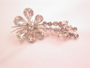 Dazzly Austrian Clear Rhinestone Flower Pin