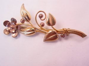 L.S. Co. 1/20 10K G.F. Two-Tone Flower Pin
