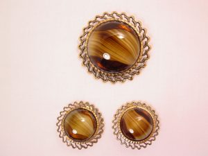 Wesern Germany Caramel-Colored Striated Cabochon Pin and Earrings Set
