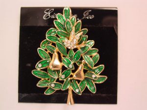 Eisenberg Ice Partridge in a Pear Tree Pin