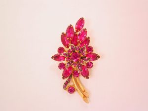 Magenta Rhinestone Stylized Leaf Pin