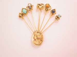 Cameo with Delicate Trinket Spray Pin