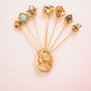 Cameo with Delicate Trinket Spray Pin