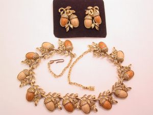 Acorns of Imitation Wood Necklace and Earrings
