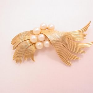 Trifari Imitation Pearl and Goldtone Ribbons Pin