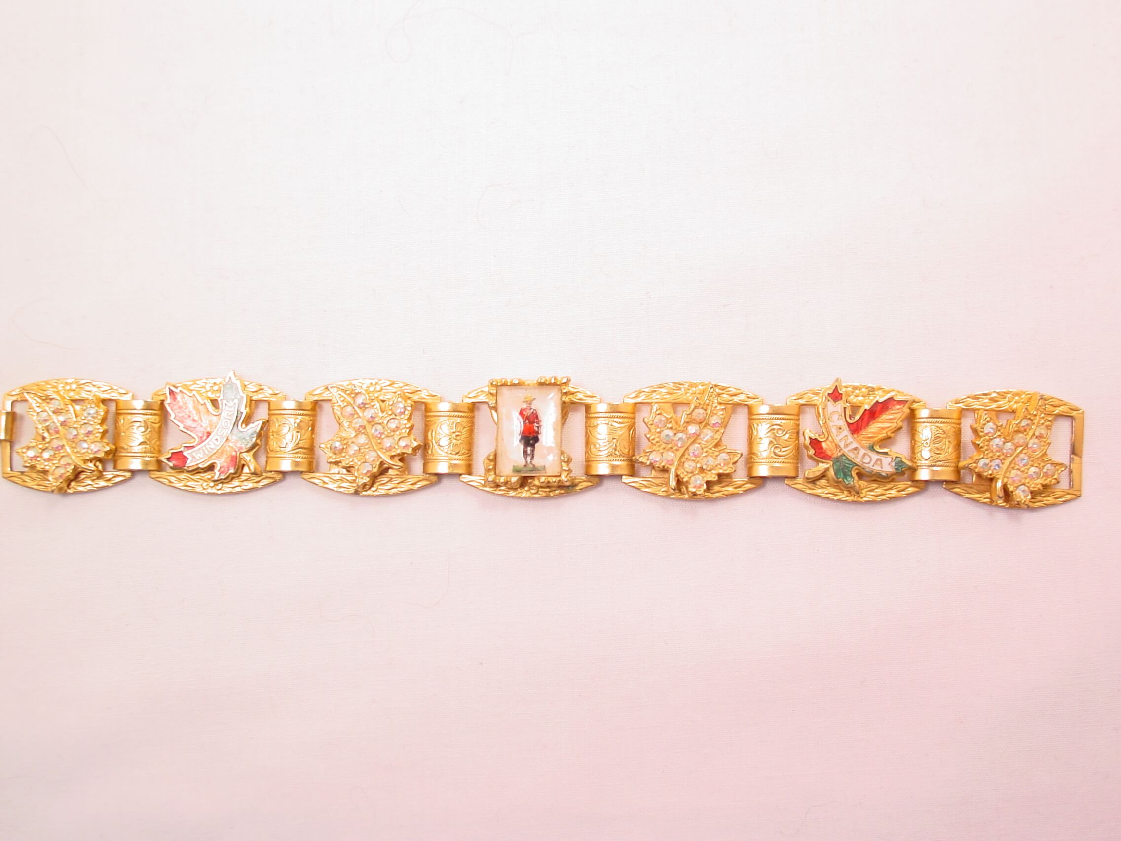 Royal Canadian Mounted Reverse Glass Old Souvenir Bracelet from Windsor Canada - Image 4