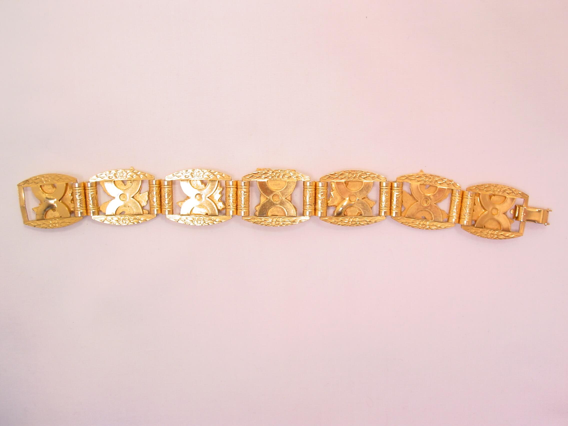 Royal Canadian Mounted Reverse Glass Old Souvenir Bracelet from Windsor Canada - Image 5