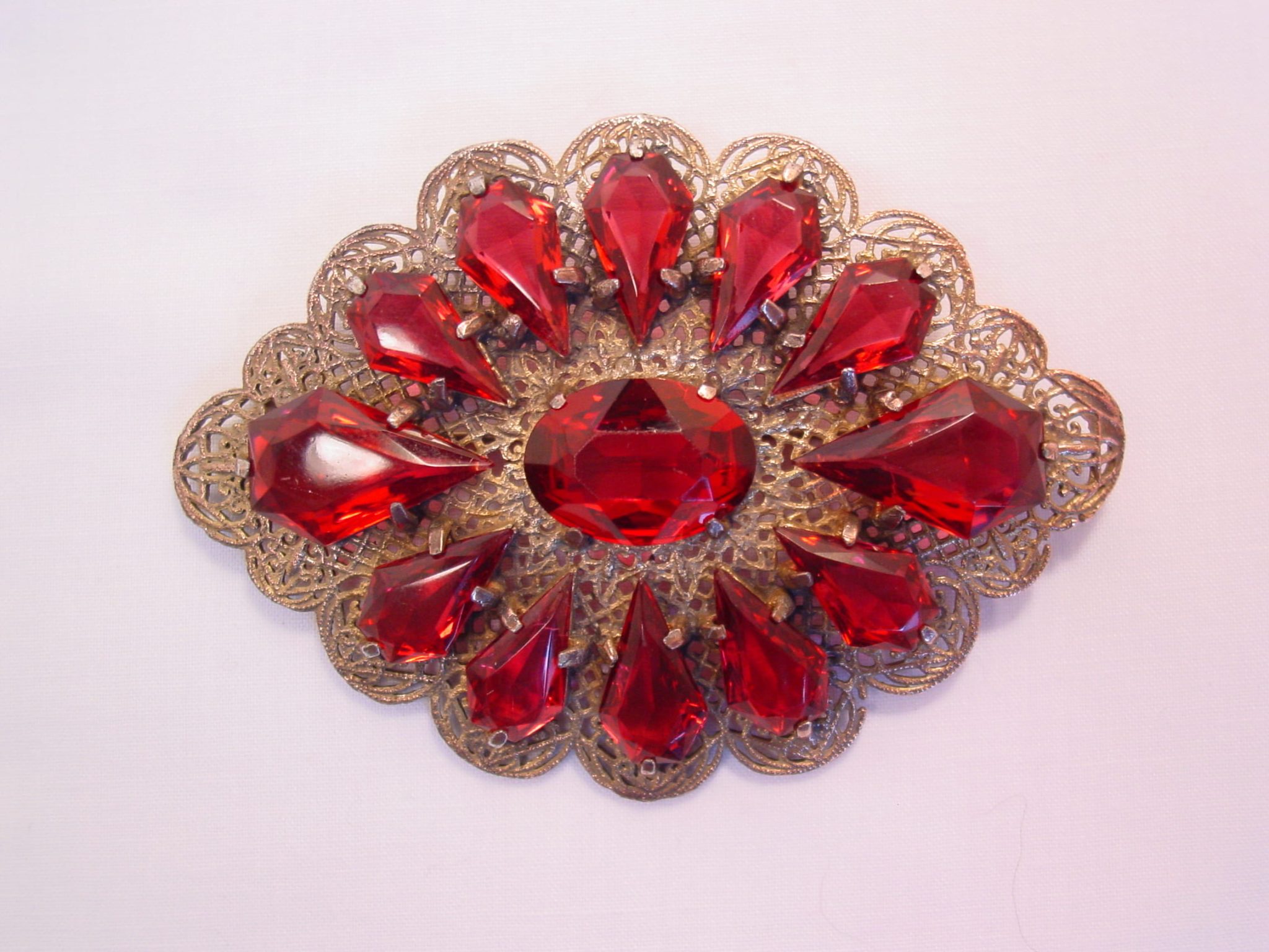 Beautiful Old Maroon Rhinestone and Filigree Pin - Image 3