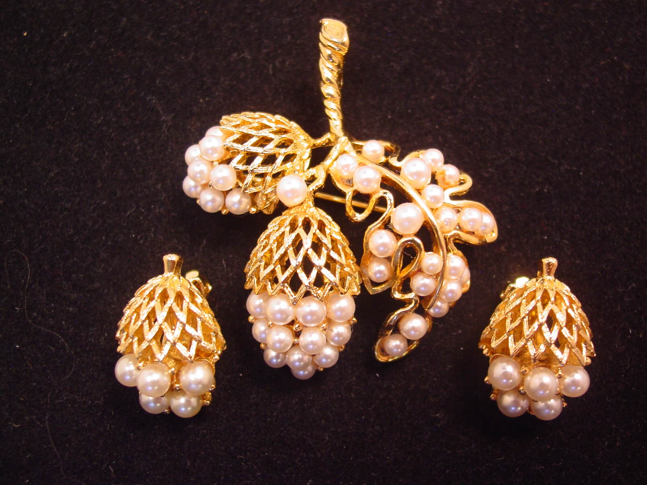 Lisner Imitation Pearl Leaf and Berries Pin and Earrings Set