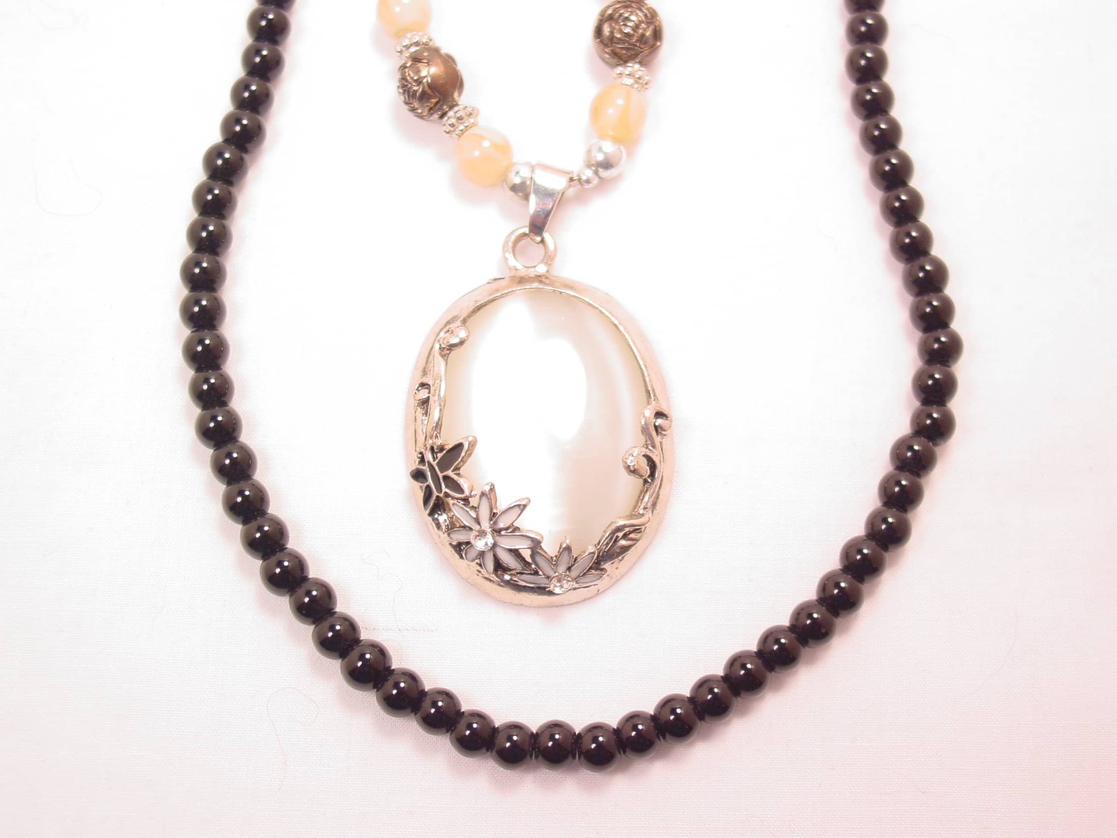 Cute White Opalescent Oval and Flowers Necklace - Image 3