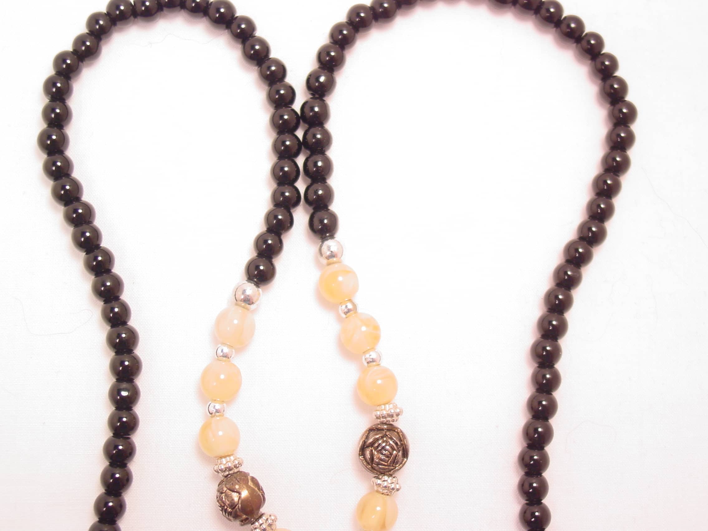 Cute White Opalescent Oval and Flowers Necklace - Image 4