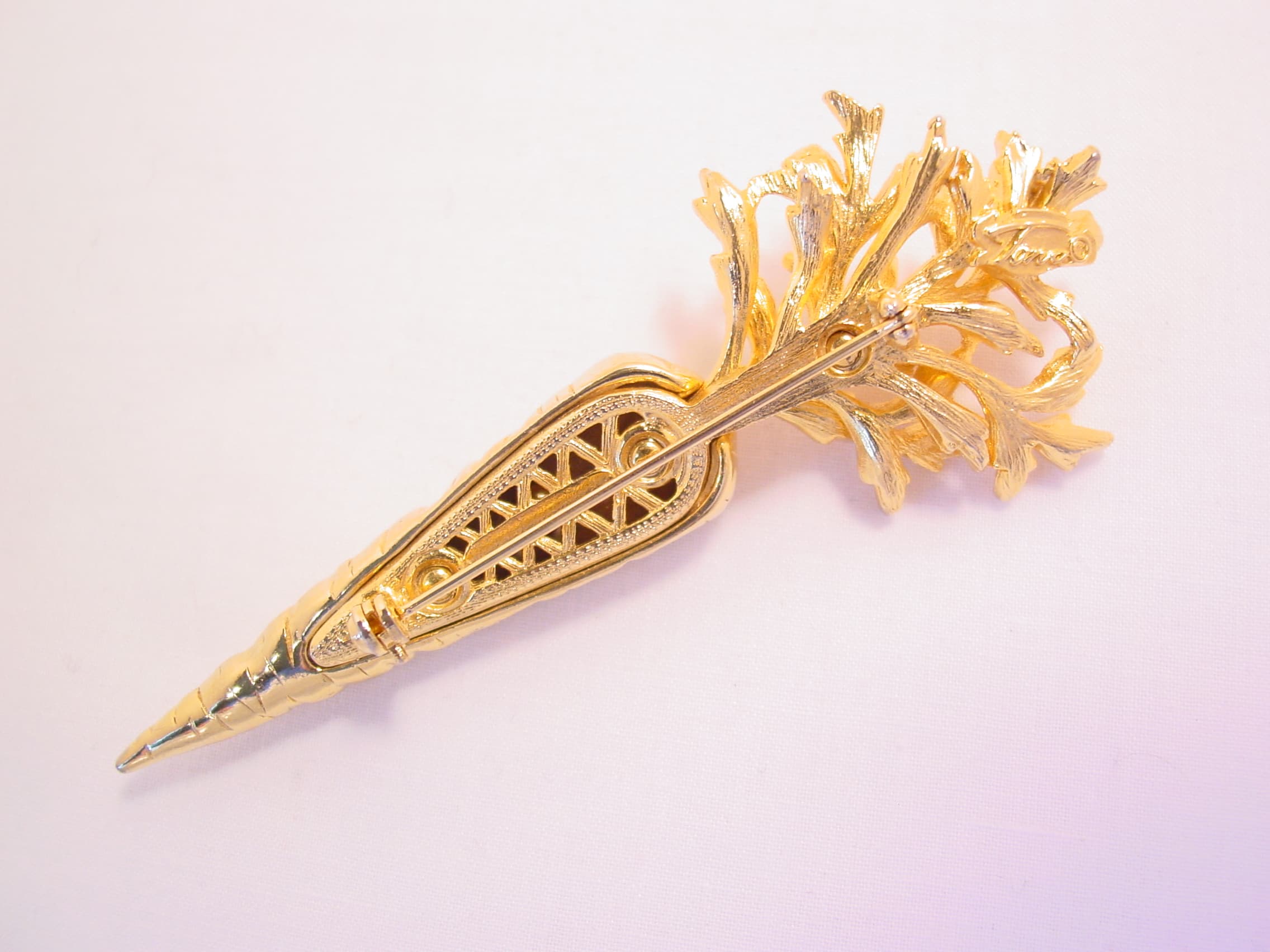 Tona Carrot Pin - Image 2