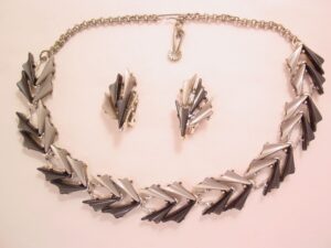 Jaycraft Gray and Dark Gray Thermoset Necklace and Earrings