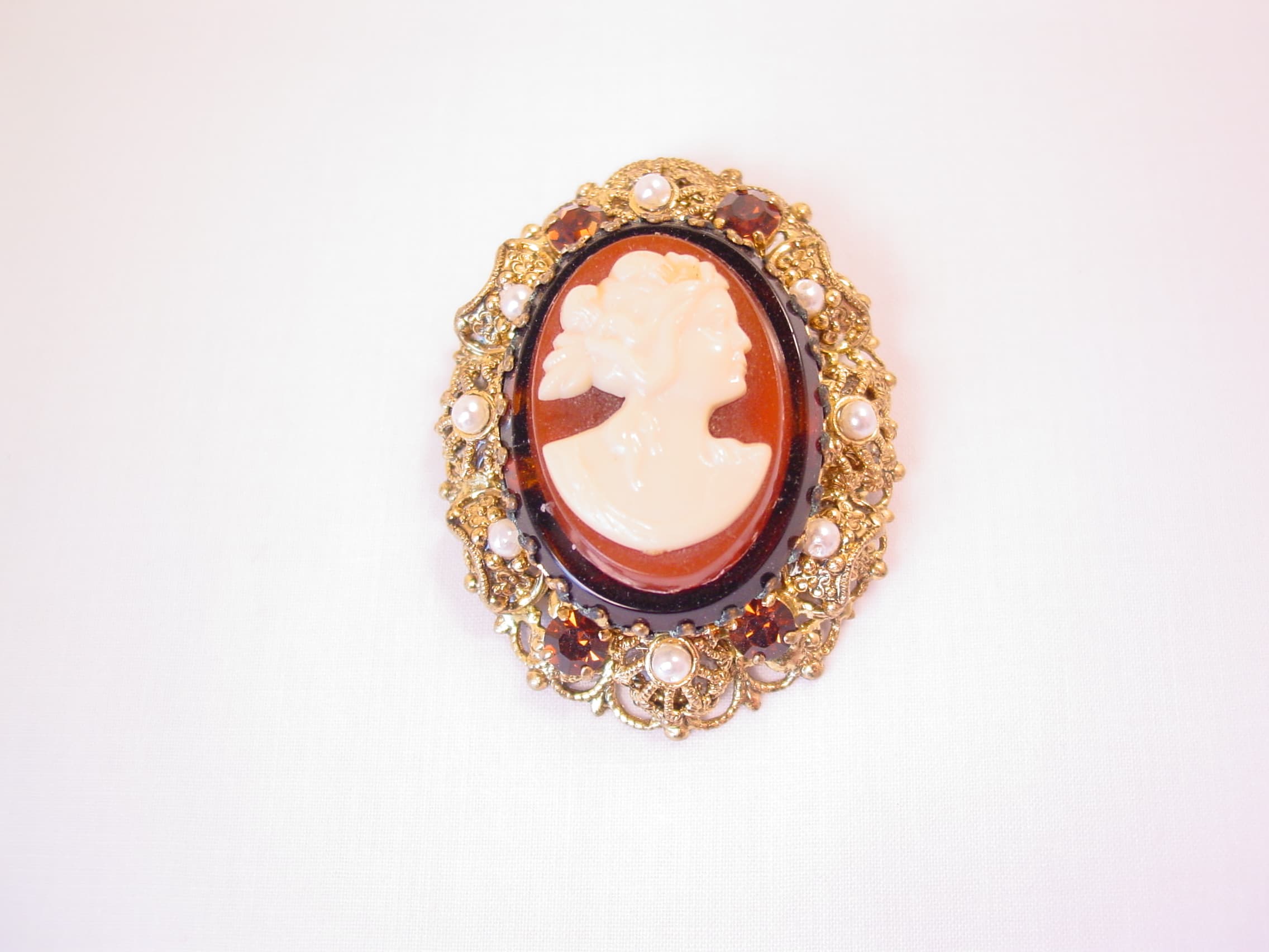 German 3-Layer Cameo and Goldtone Filigree Pin