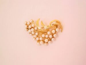ART Pearl Spray Pin