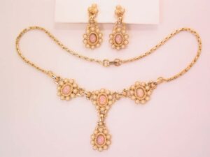 Imitation Pearl and Opal 1950s Necklace and Earrings Set