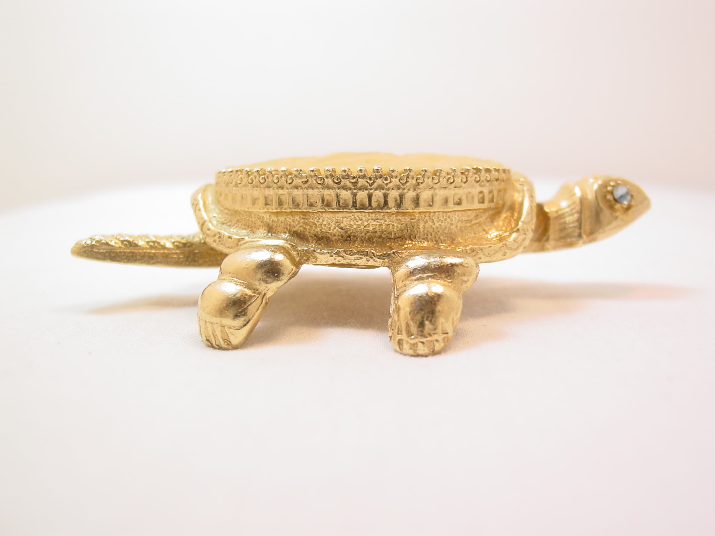 Blue-Eyed Florenza Turtle Pin Cushion - Image 2