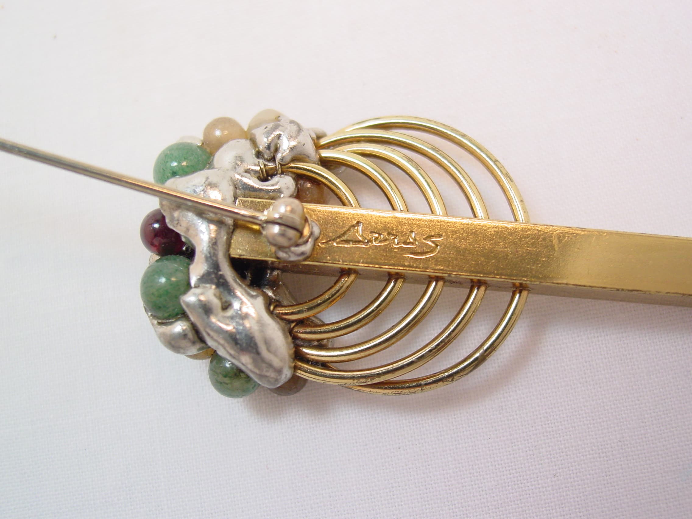 Arras Artisan Natural Stone and Goldtone Brooch - Image 4