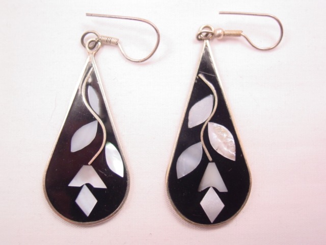 Mexico Teardrop-Shaped Pierced Earrings