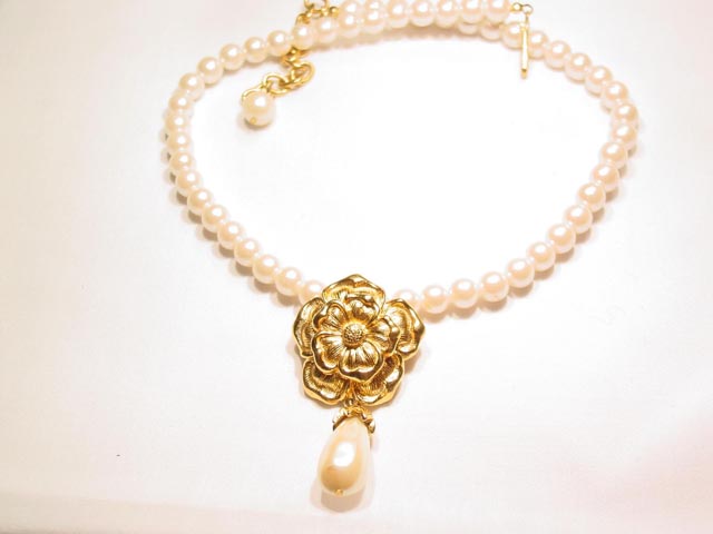 Imitation Pearl and Flower Avon Necklace