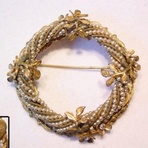 Amourelle Pearl Wreath Pin
