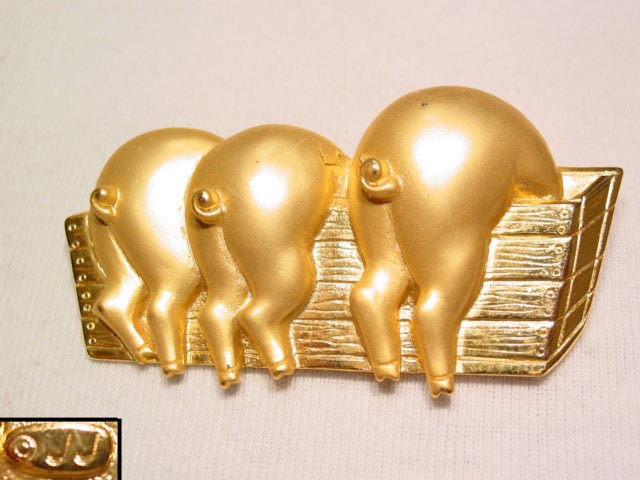 JJ Pig Butts Pin