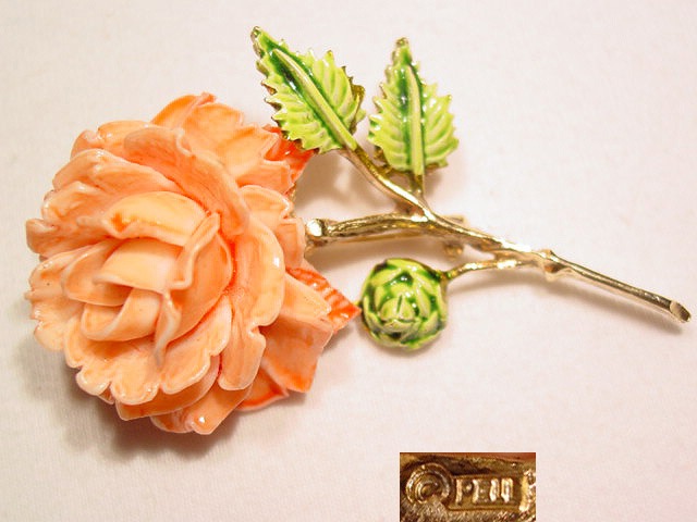 Pell Plastic Rose Pin