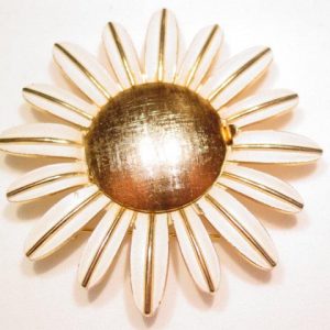 Avon White Enamel Daisy Pin