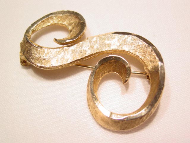 Mamselle Initial “S” Pin