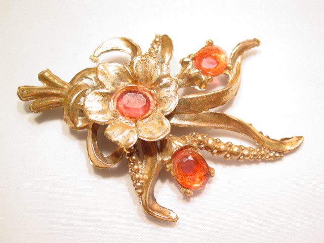 All-Plastic Flower Pin with Pink Plastic Rhinestones