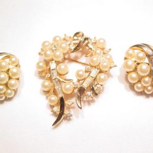 Imitation Pearls and Rhinestone Heart Shaped Wreath Trifari Pin and Earrings