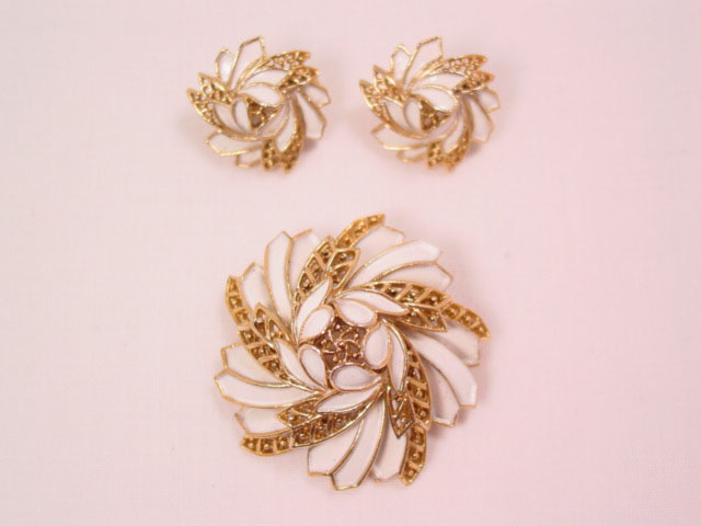 Lovely Lisner White Enamel Flower Pin and Earrings