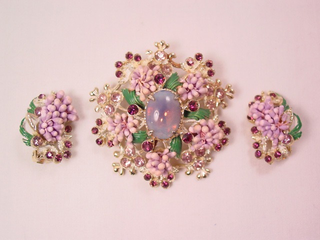 Lavender and White Florenza Pin and Earrings Set