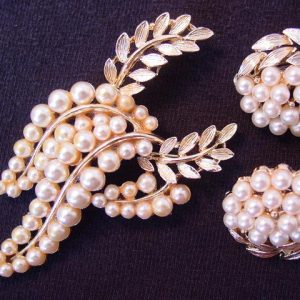 Lisner Leaf and Imitation Pearl Pin and Earrings Set